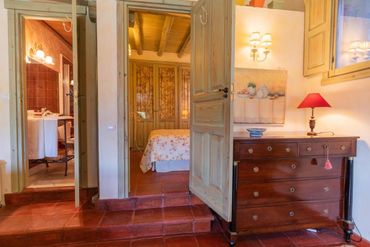 Posada Real La Casa De Arriba Наварредонда-де-Гредос Номер фото