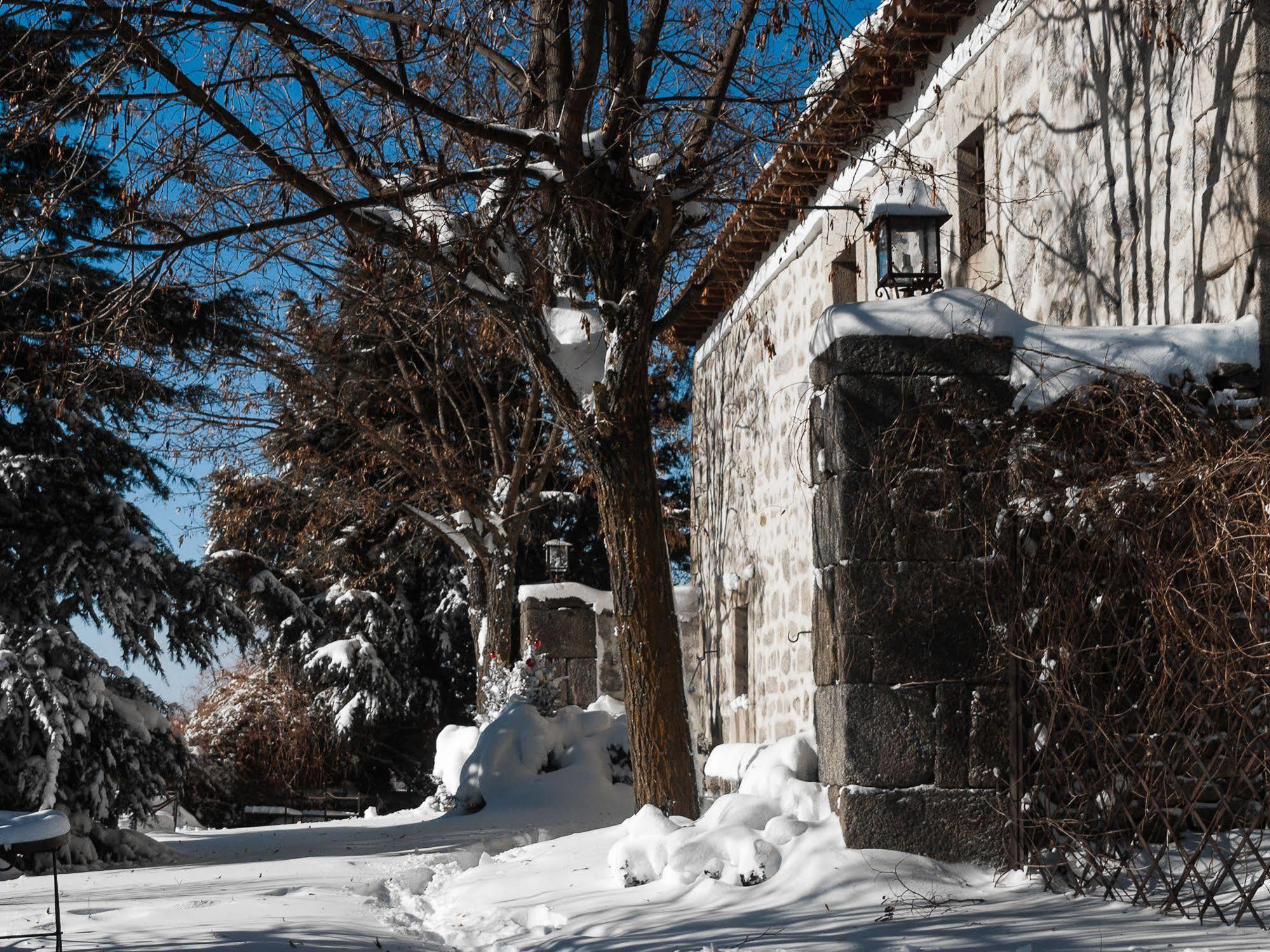 Posada Real La Casa De Arriba Наварредонда-де-Гредос Экстерьер фото